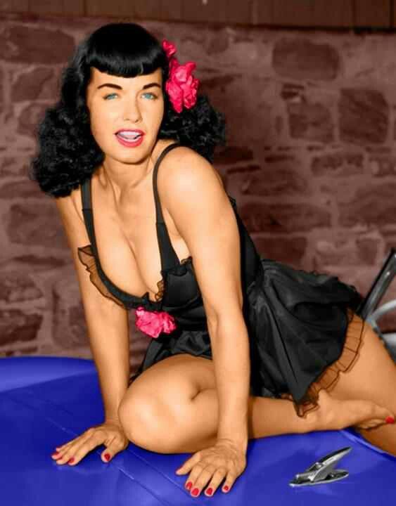 000pinupbettie1.jpg