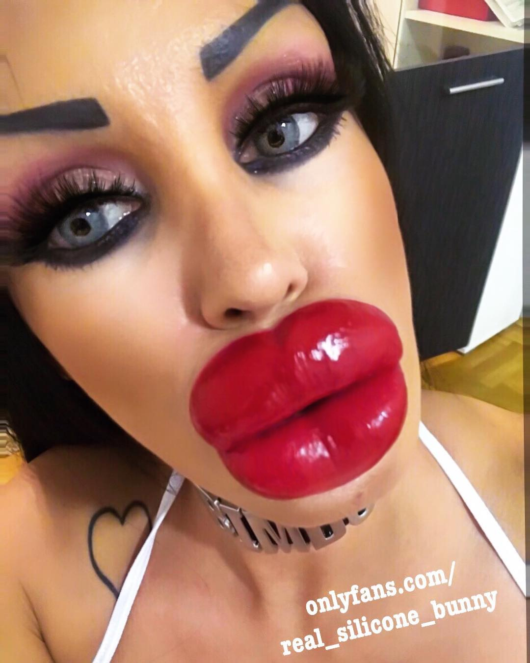 Fake lips pornstar.