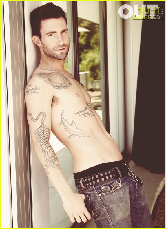 adam-levine-out-september-2011-02.jpg