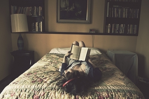 alone-bed-bedroom-book-girl-Favim.com-126305.jpg