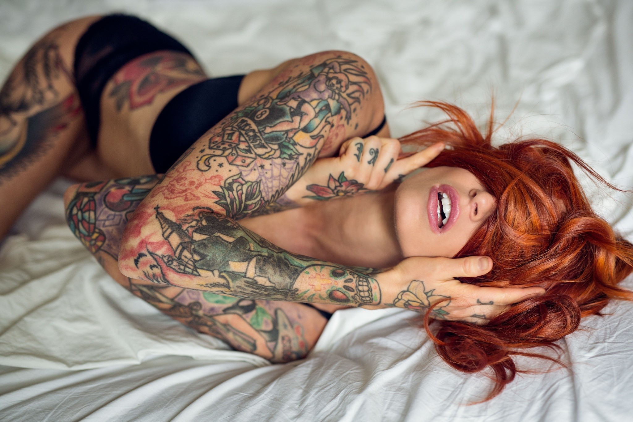 AnneLindfjeld-Tattoo-Girl-on-Bed.jpg