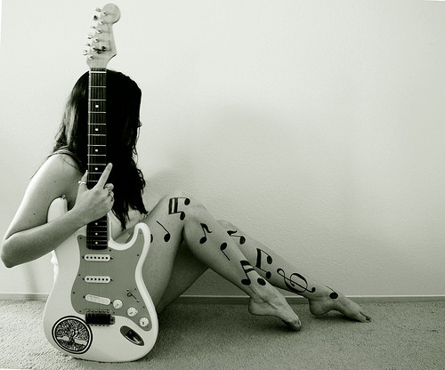 artistic,erotic,guitar,music,woman,black,and,white-d5e76437ac3b0a0ff2cbb93e881bf7b9_h.jpg