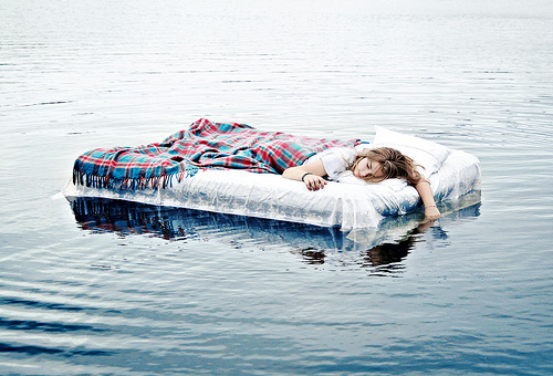 bed-fashion-floating-girl-pretty-sleep-Favim.com-50826.jpg