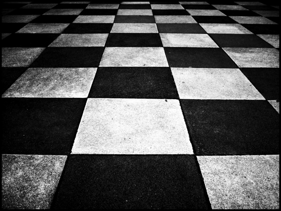 Black-And-White-Checkered-Floor-Fascinating-Vitrified-Tiles-Flooring-Designs.jpg