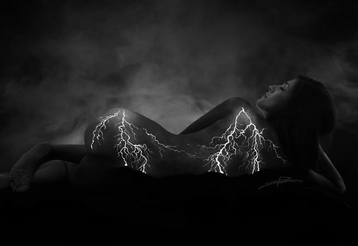 body-painting-uv-light-bodyscapes-john-poppleton-1.jpg