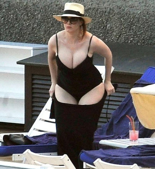 Christina-Hendricks_swimsuit1.jpg