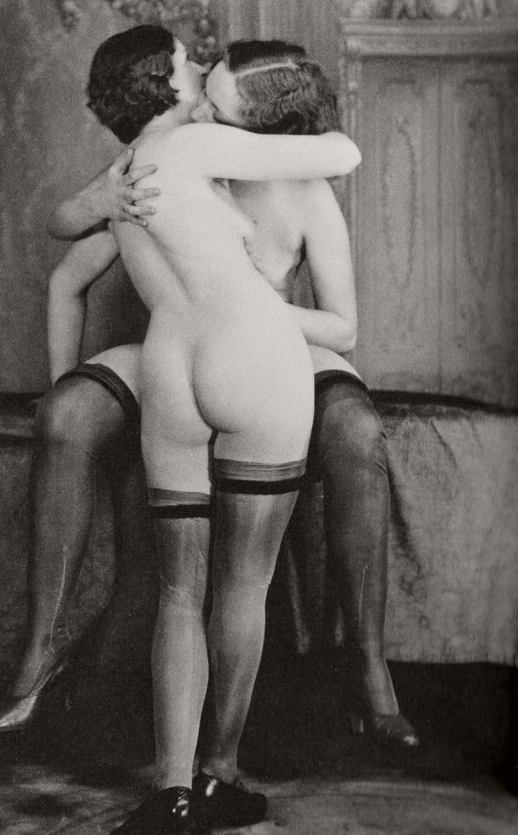 classic-vintage-lesbian-erotic-nude-french-postcard-1930s-08.jpg. 
