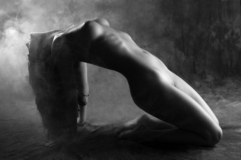 classical_nude_in_black_and_white_by_gestiefeltekatze-d6h0n5j.jpg. 