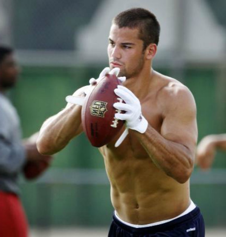 eric-decker-shirtless-2.jpg