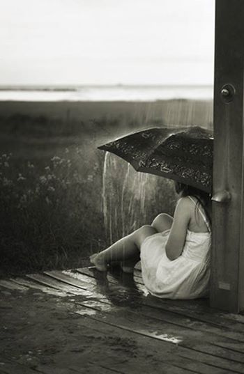 ffd4972ee4ee6e8be3e690277abbd628--rain-photography-white-photography.jpg