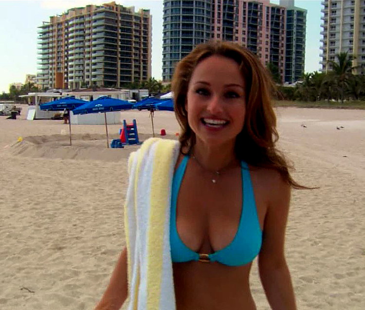 Giada De Laurentiis: In spite of her giant sized head, I find her incredibl...