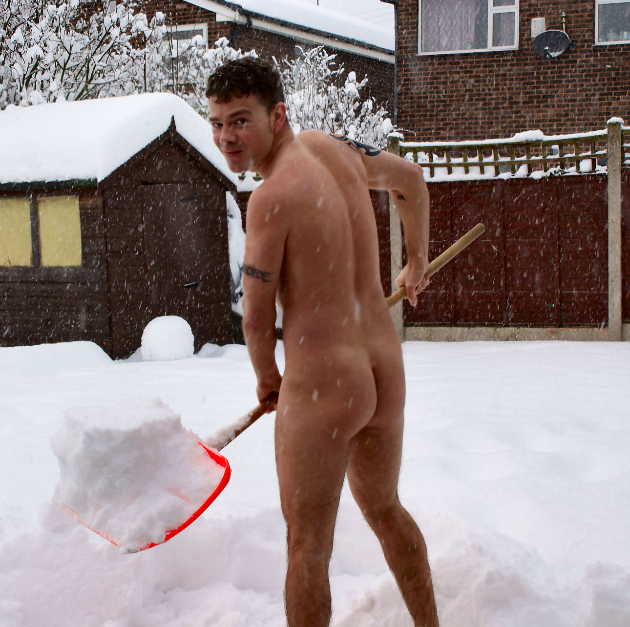 Hot-straight-guy-shoveling-naked-.jpg