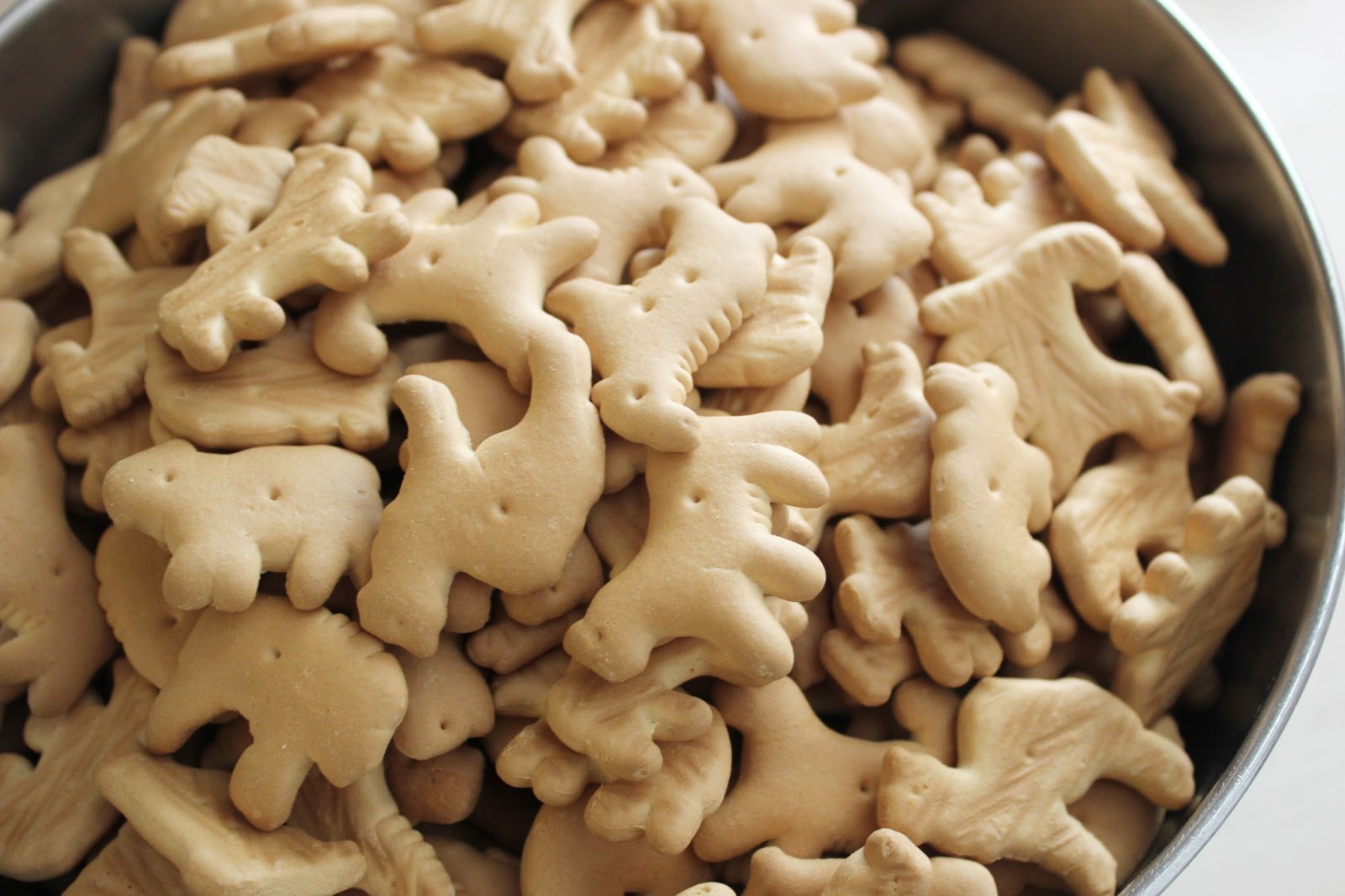 Зверо крекеры. National animal Crackers Day. Крекер рыбки. Animal Crackers 2017.