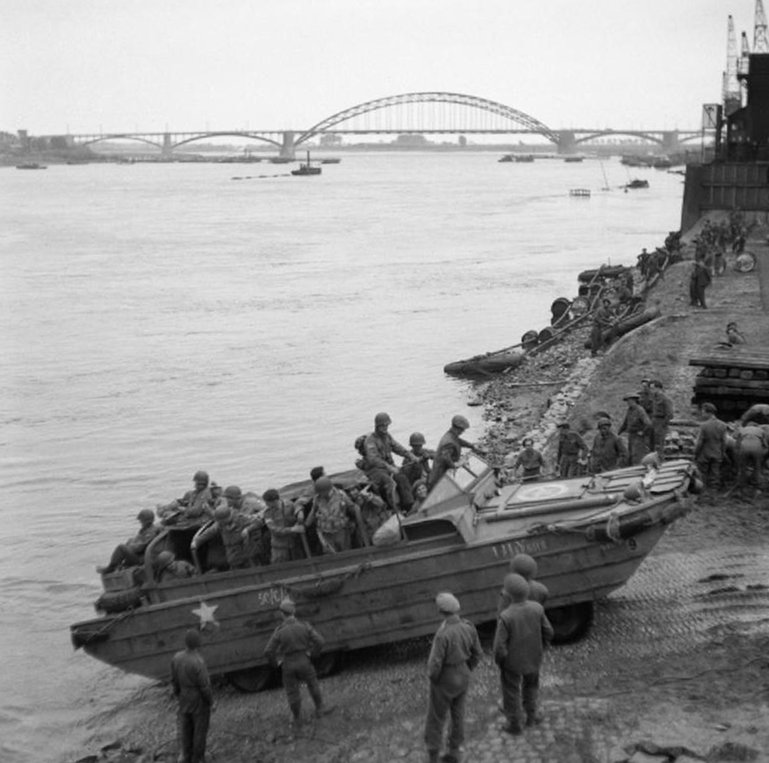 IWM-B-10434-DUKW-Waal.jpg