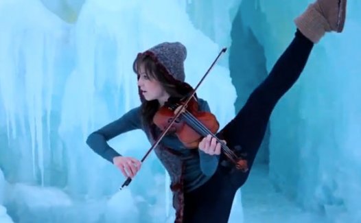 Lindsey-Stirling-Doing-a-Standing-Split-in-Yoga-Pants.jpg