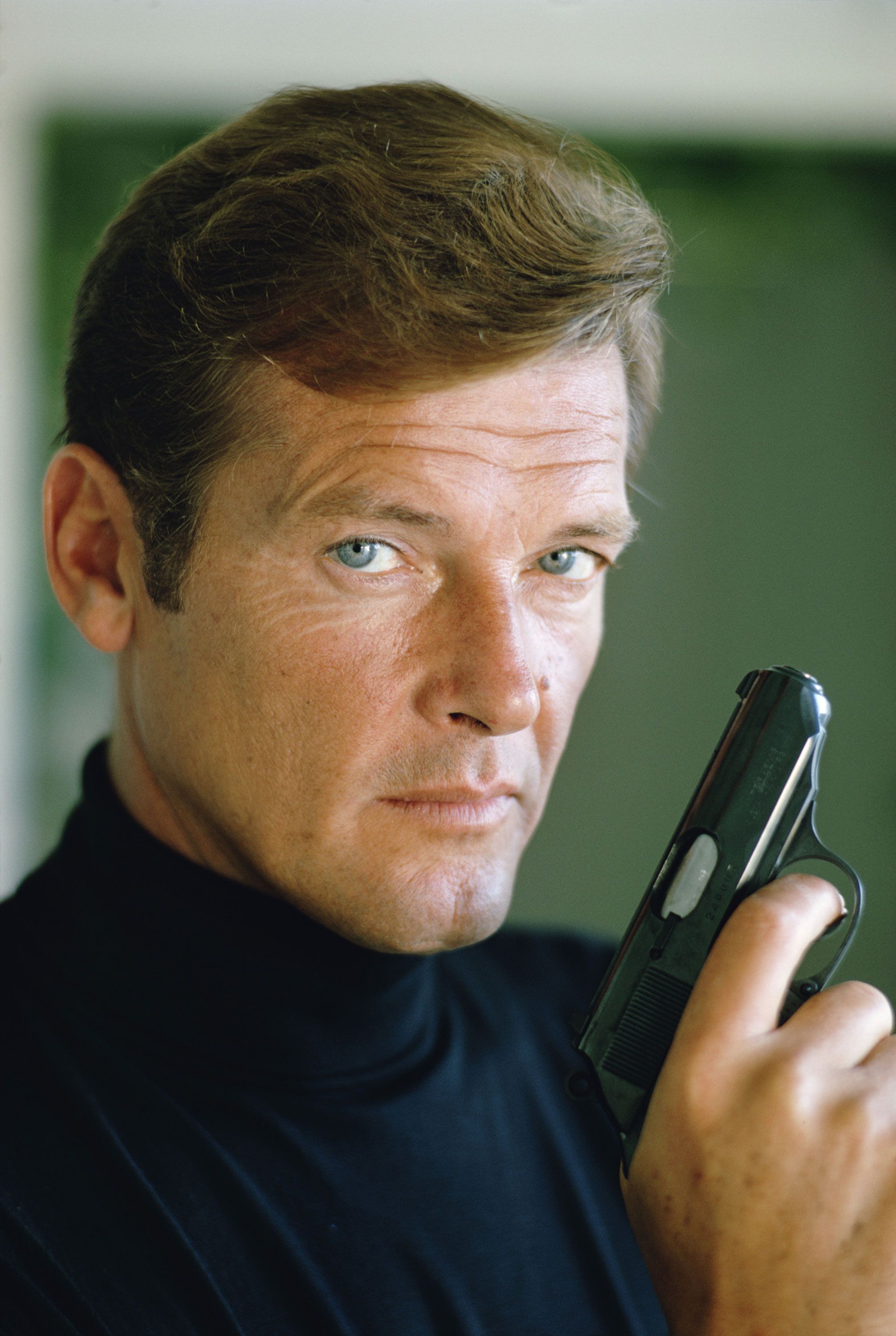 Первые джеймсы бонды. Roger Moore. Роджер Мур Бонд. Роджер Мур агент 007.