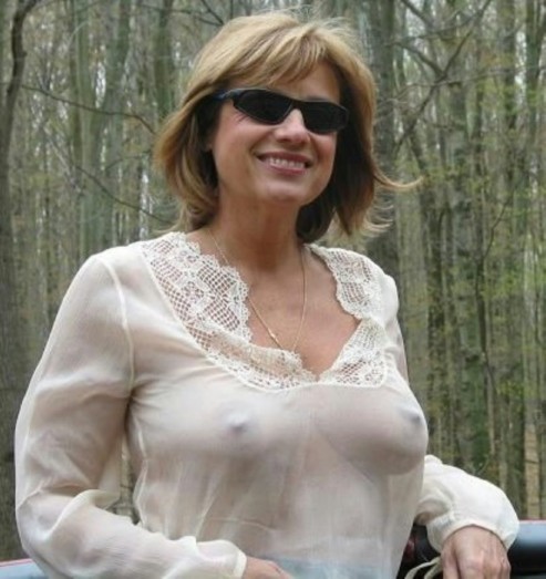 Mature-amateurs-see-thru-cleavage-downblouse-and-pokies-149.jpg.