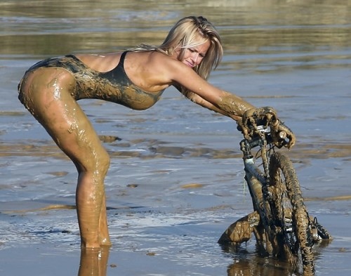 mud-girls-500-1.jpg