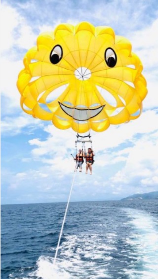 Parasailing 2.jpg