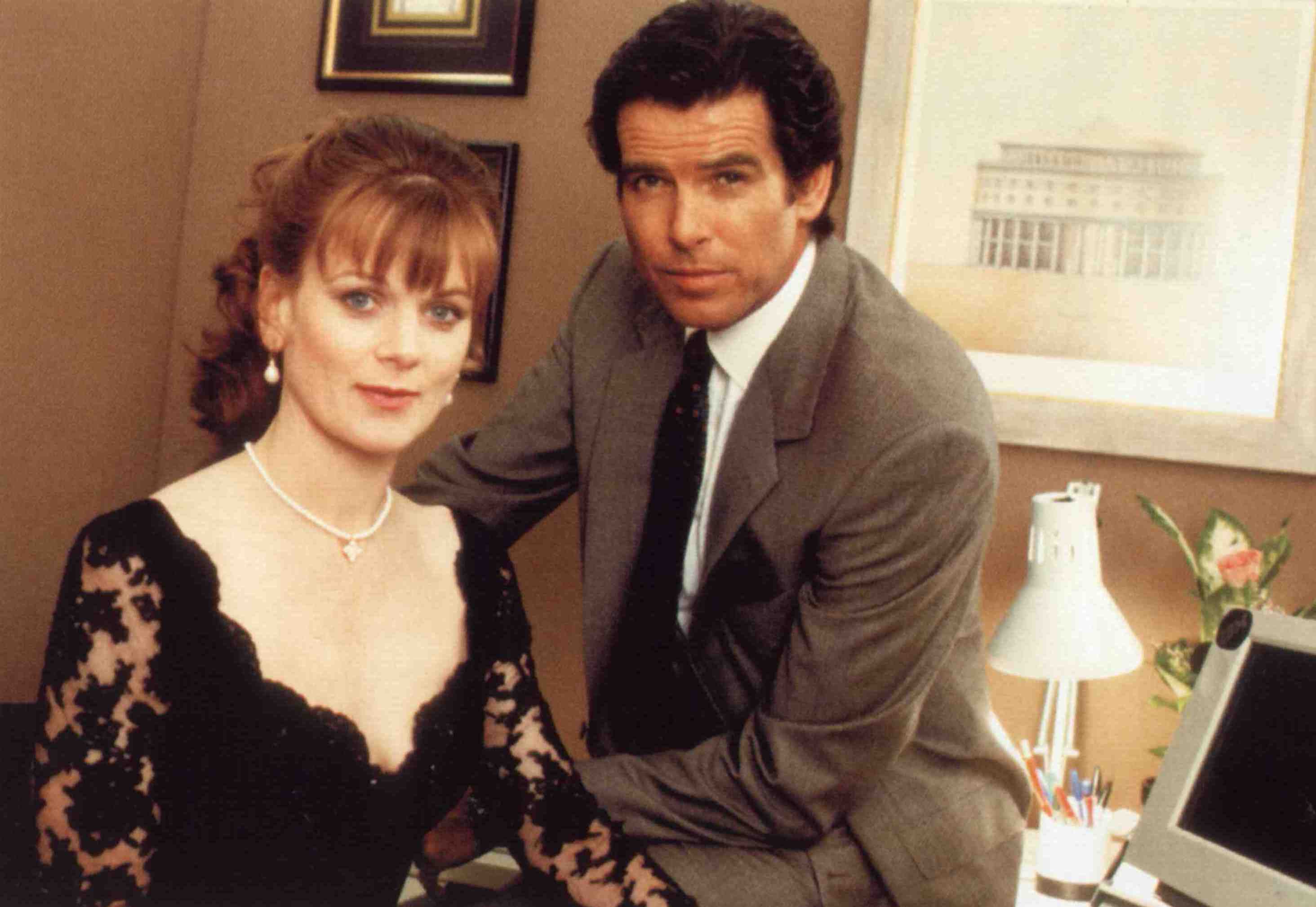 Samantha Bond & Pierce Brosnan (Moneypenny & Bond, GE).jpg