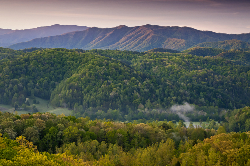 Scenic-photo-of-the-mountains-in-Townsend-Tennessee (1).jpg