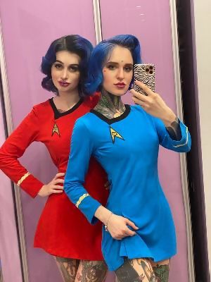 star-trek-gals-6vLwrK.jpg